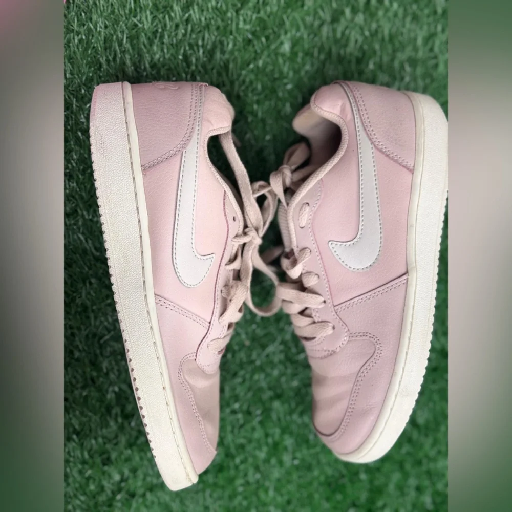 Nike Women's Ebernon Low Sneakers Size‎ 7 US